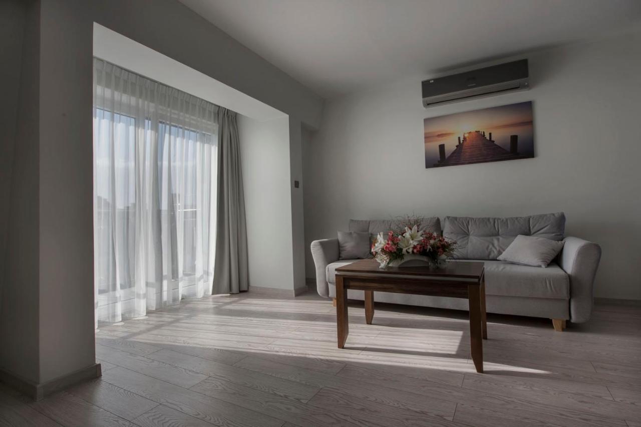 Superior Apartment,1078053055:JPEG